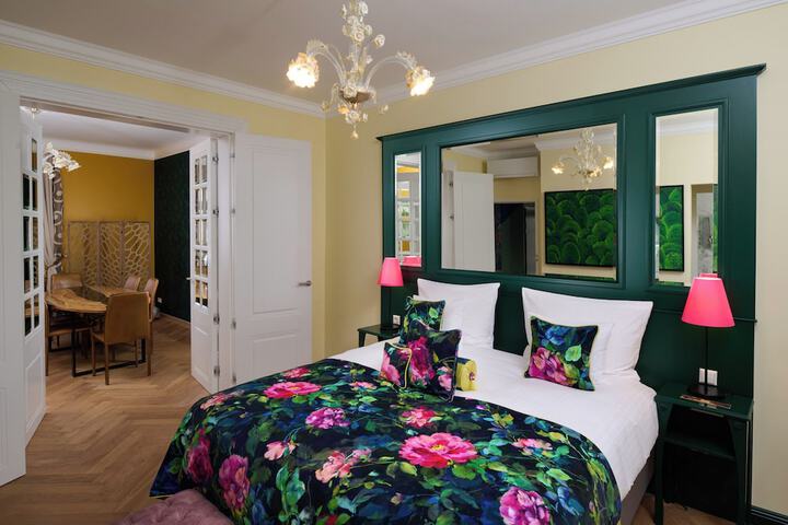 Room 9 of 28