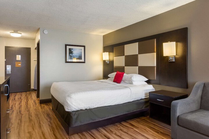 1 King Bed (12 of 12)