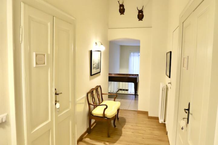 Ballroom/Hall 75 of 93