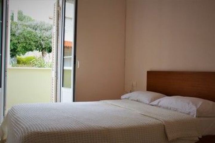 Room 33 of 89