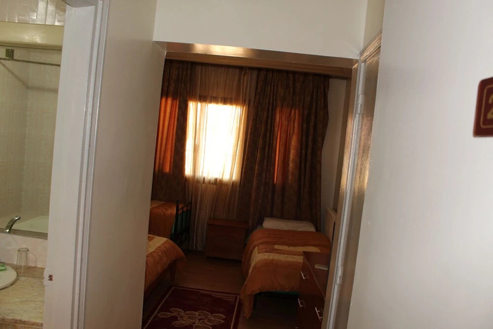 Room 5 of 17
