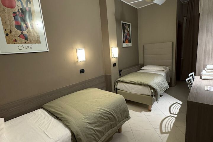 Room 11 of 37