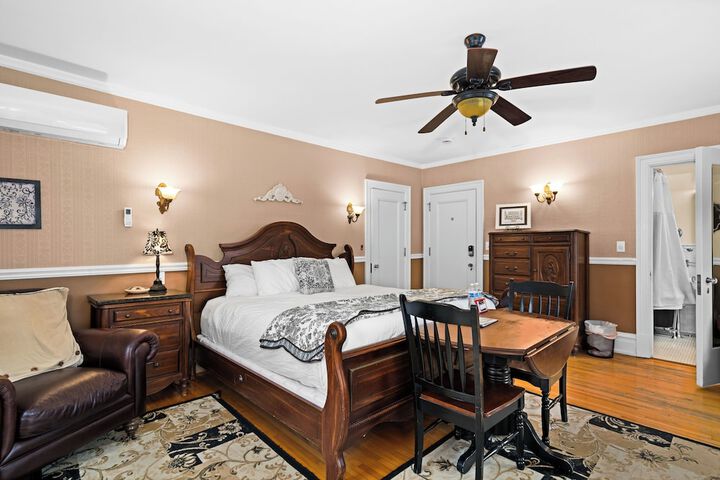 Room 35 of 62