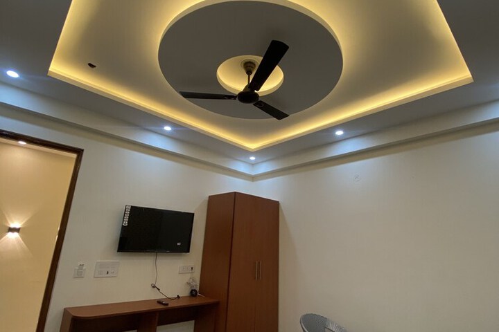 Room 12 of 30