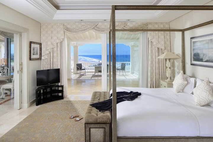Room 4 of 25