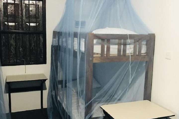 Room 5 of 9