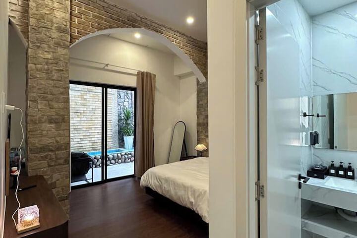 Room 10 of 43