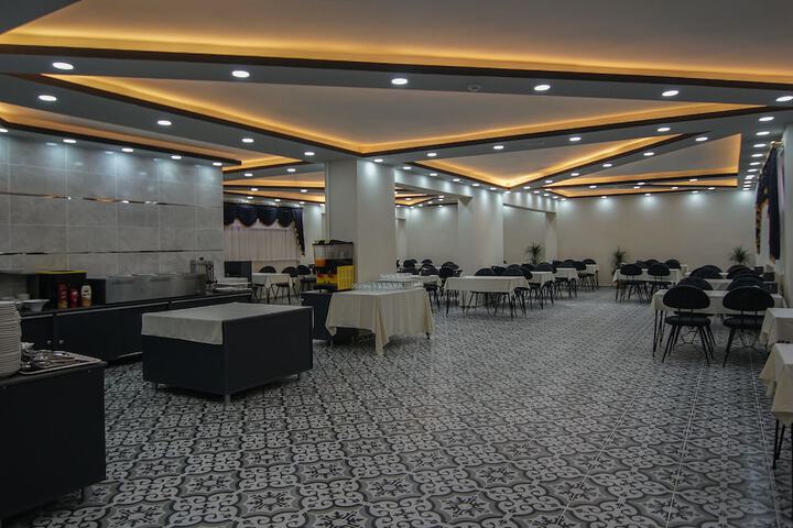 Dining 17 of 21