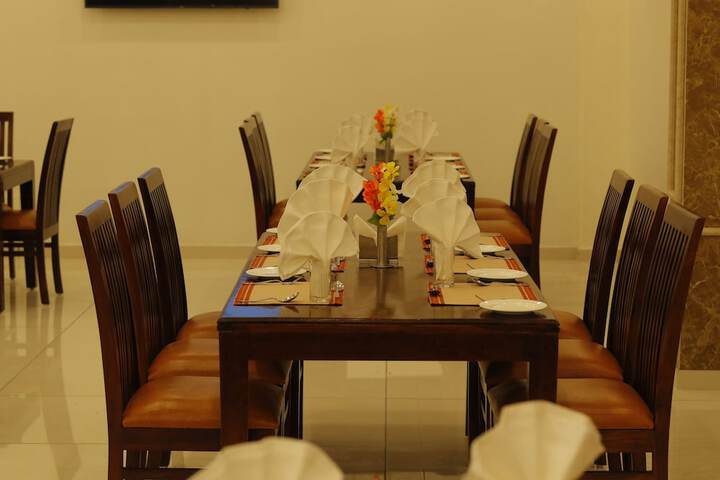 Dining 40 of 61