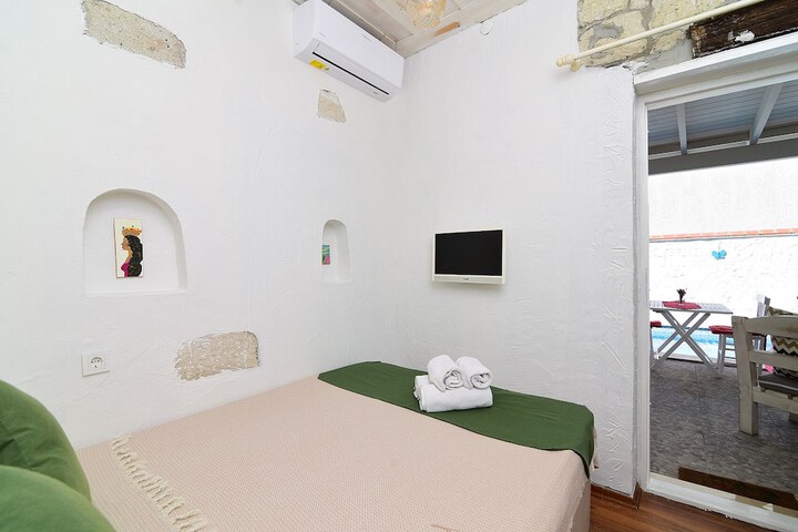 Room 12 of 42