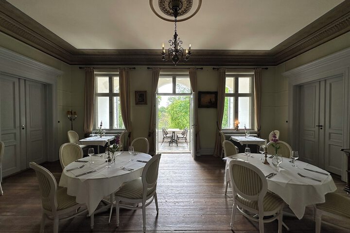 Dining 64 of 77