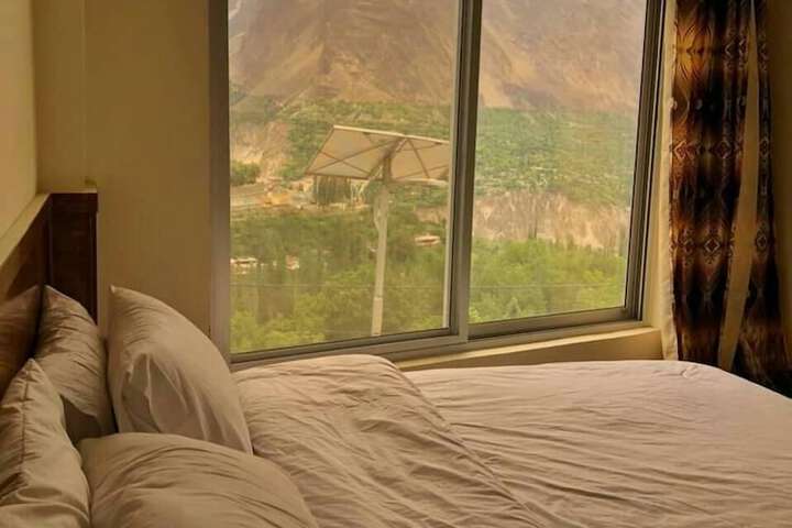 Room 5 of 18