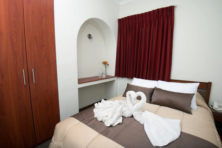 Room 6 of 11