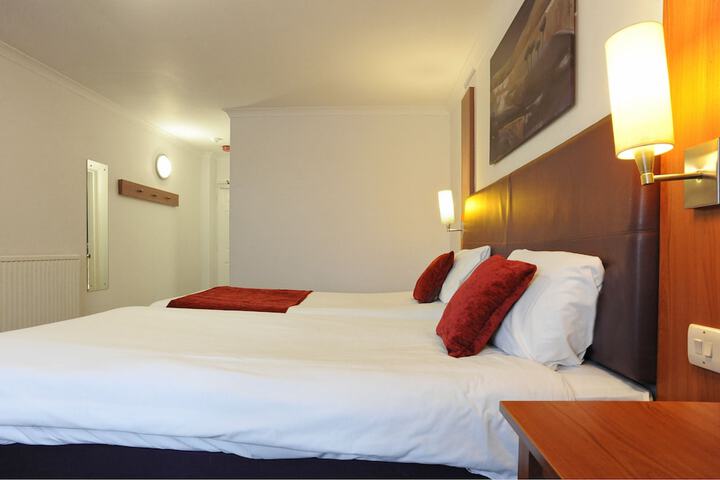 Room 5 of 74