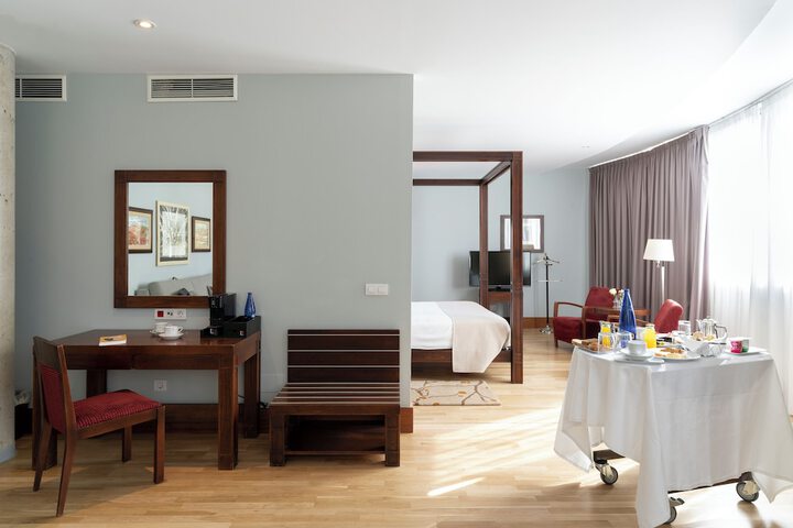 Room 12 of 76