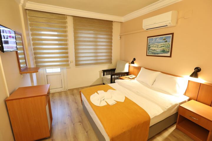 Room 6 of 60