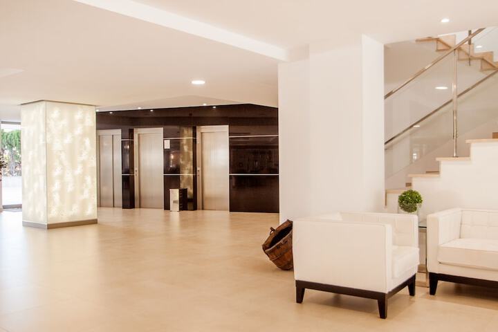 Entrance & Lobby