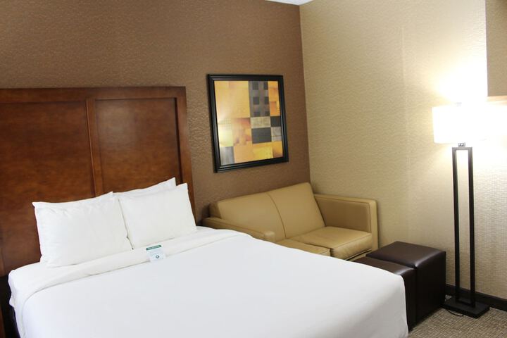 2 Queen Beds (12 of 20)