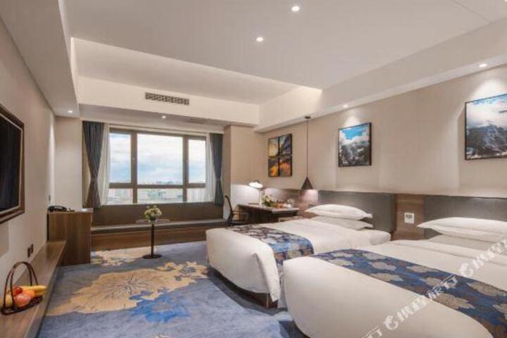 SEASONS SKI HOTEL