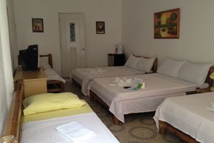 Room 10 of 28