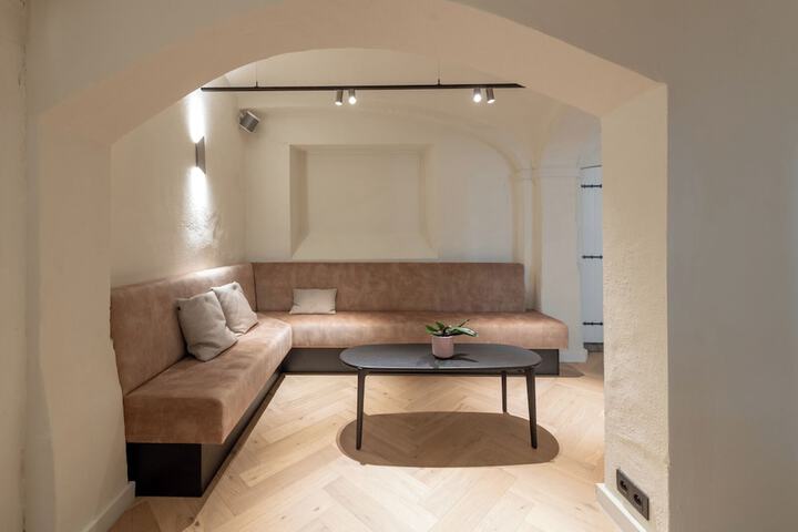 Lounge 125 of 148