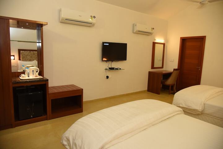 Room 6 of 40
