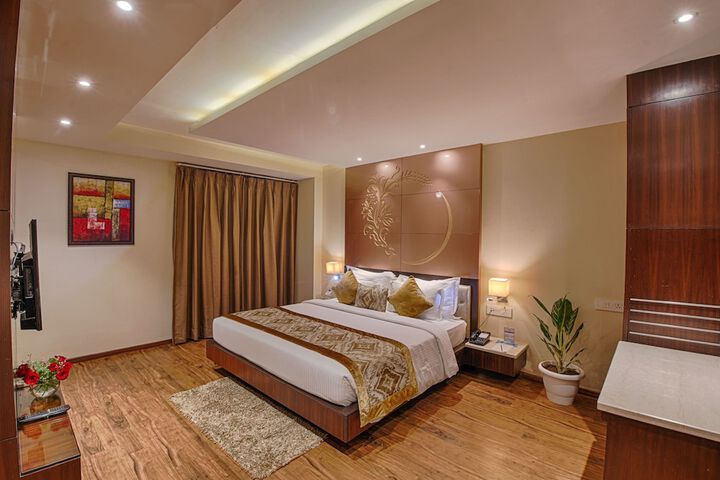 Room 7 of 28