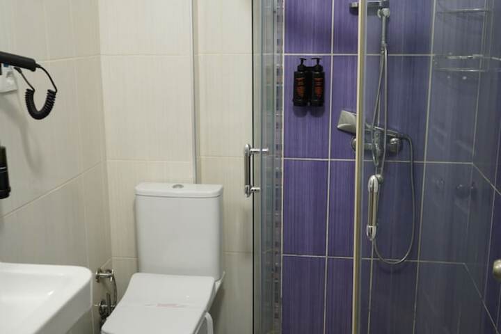 Room 12 of 25