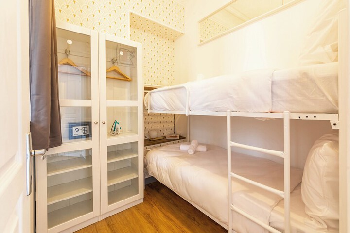 Room 45 of 118