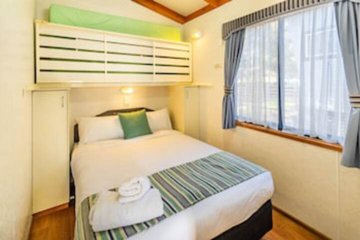 Room 13 of 213