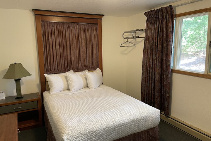 Room 12 of 34