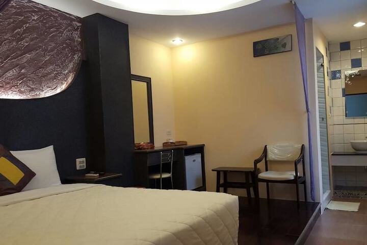 Room 21 of 33