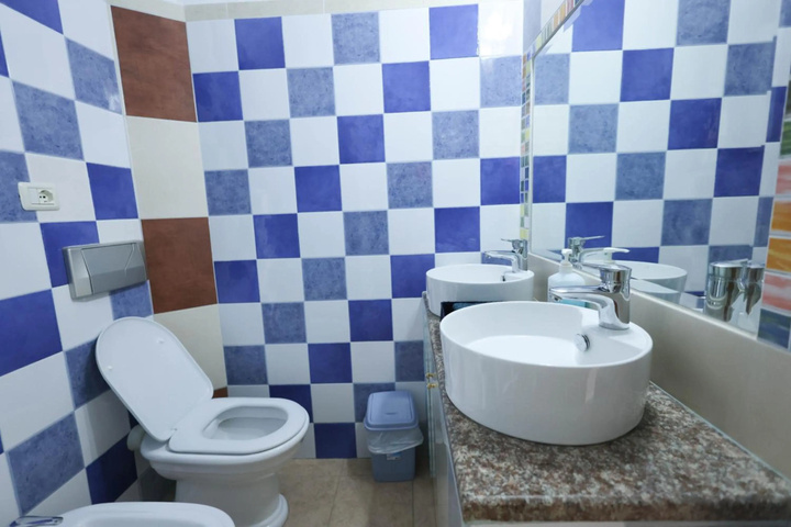 Room 6 of 13