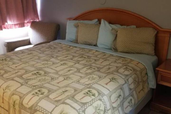 Room 5 of 9