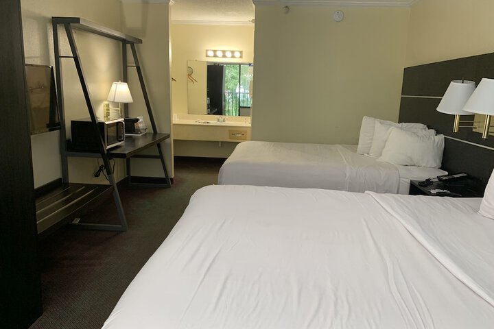 2 Queen Beds Pet Friendly (9 of 18)