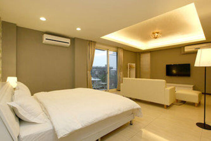 Room 14 of 20