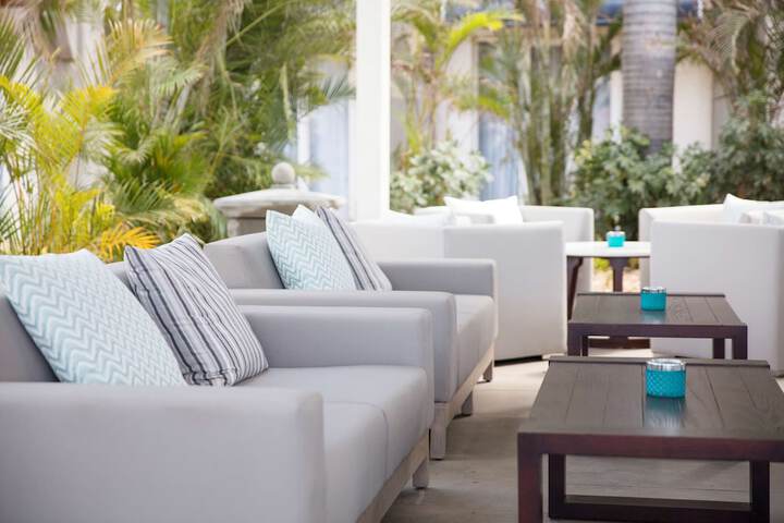 Lounge 56 of 69
