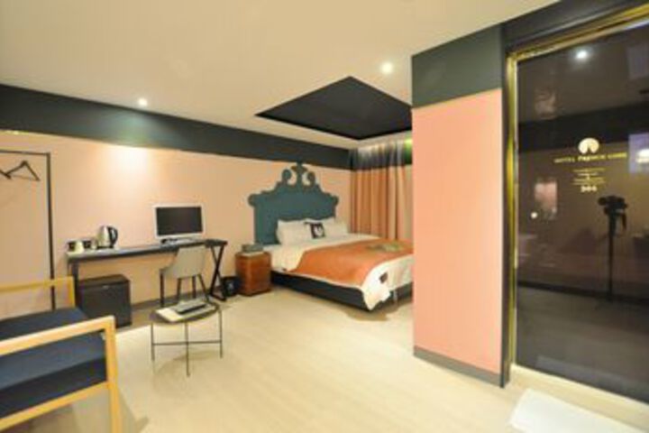 Room 42 of 76