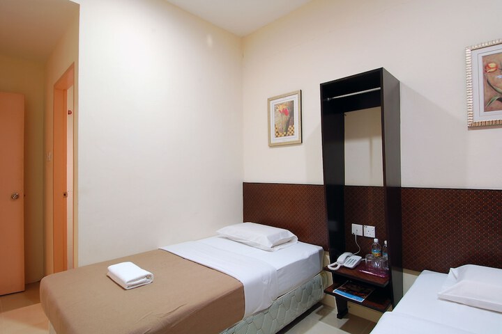 Room 11 of 12