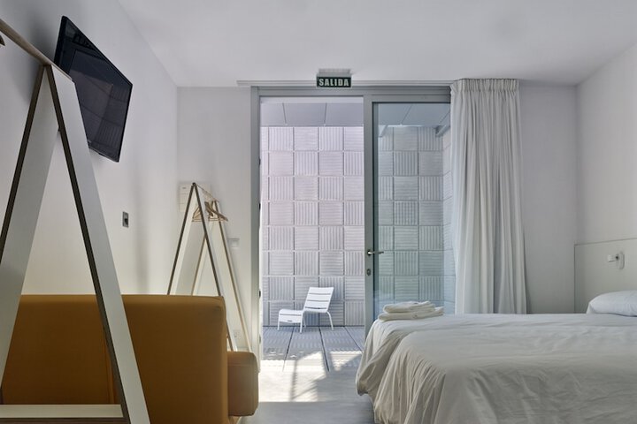 Room 13 of 35