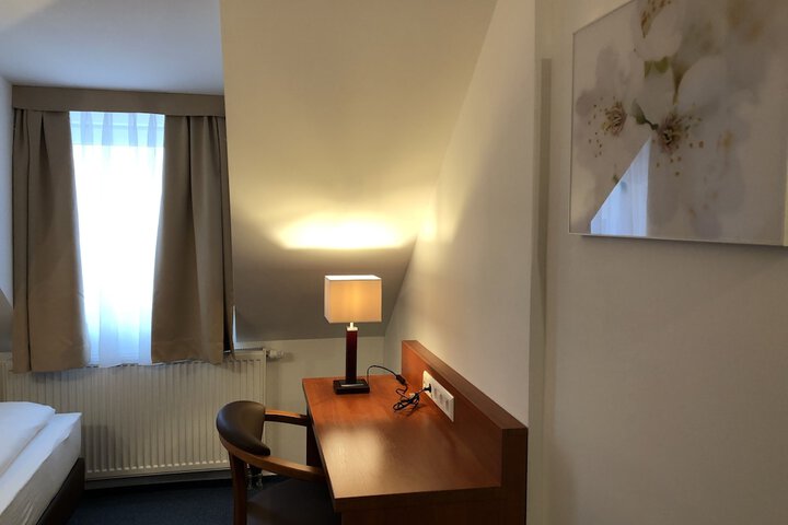 Room 3 of 26