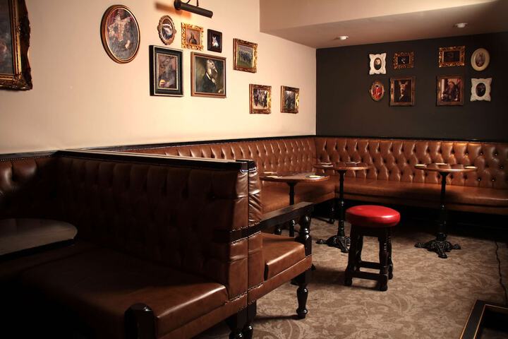Lounge 56 of 59