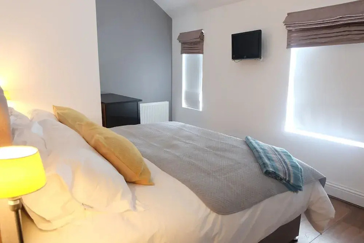 Room 3 of 13