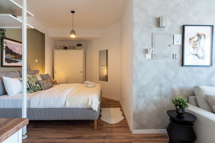 Room 43 of 210