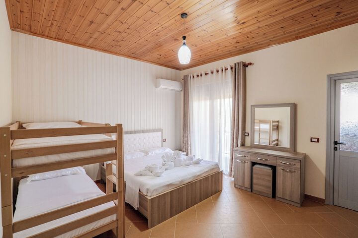 Room 44 of 77