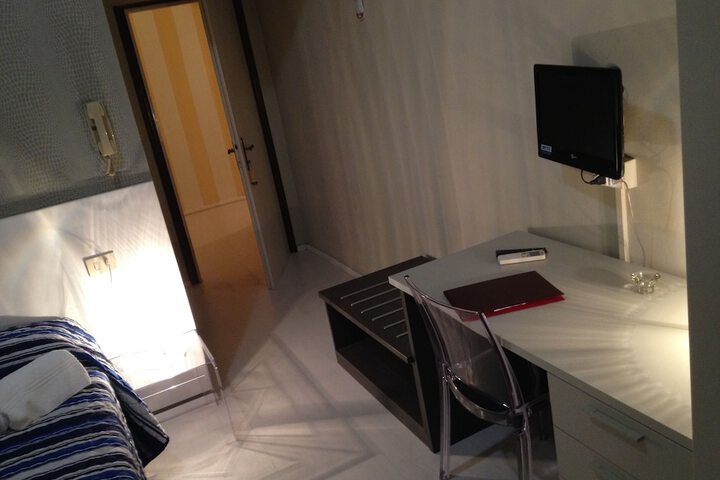 Room 8 of 35