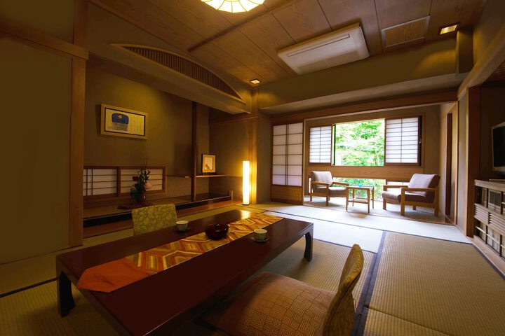 Room 11 of 80