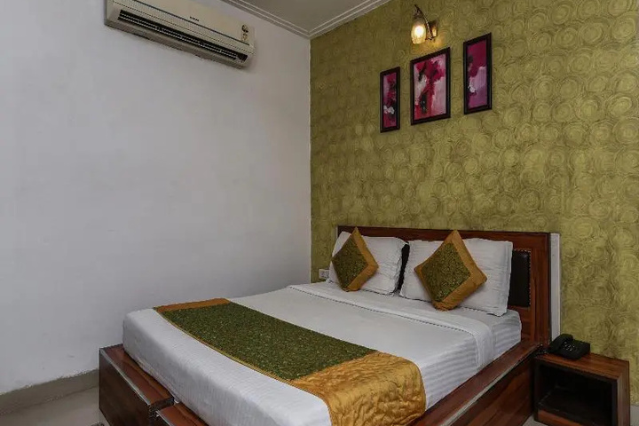 Room 15 of 16