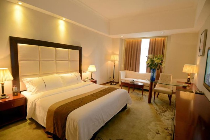 Room 7 of 32