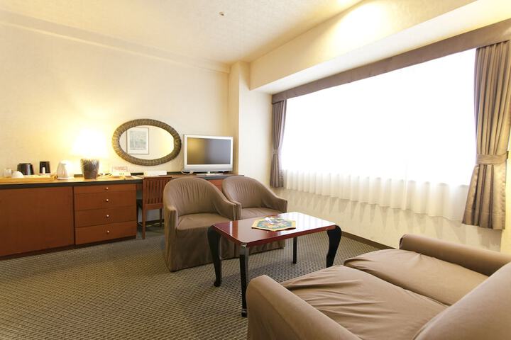 Room 32 of 240